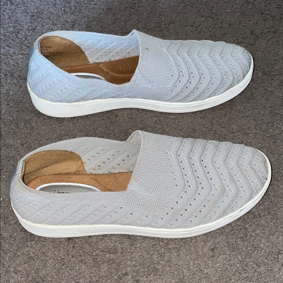 Euro Soft Women's Light Gray Flats - Picture 2 of 7
